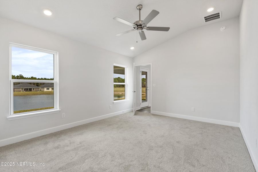 Spacious, unfurnished interior of a new home in Shadow Crest at Rolling Hills, Green Cove Springs (Image 11).
