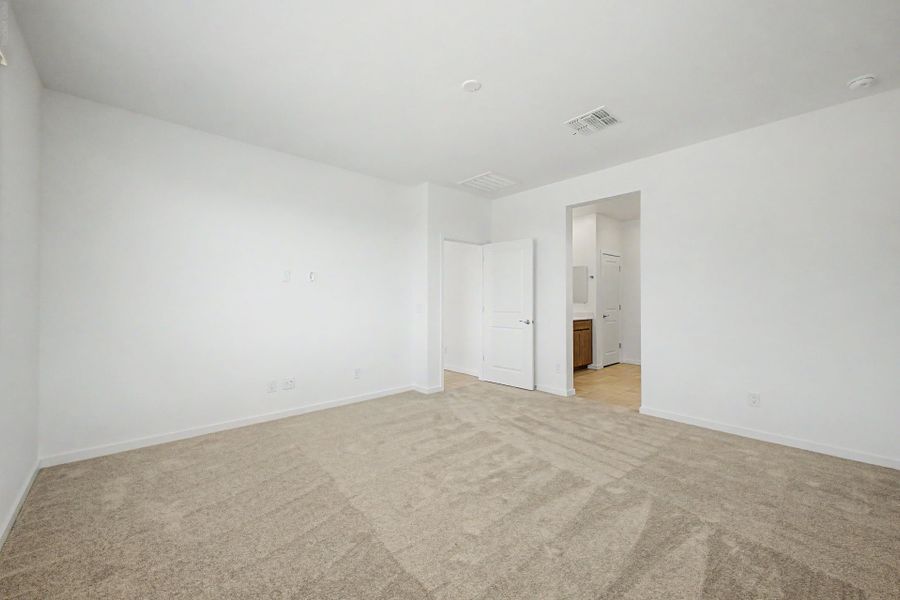 Spacious, unfurnished interior of a new home in Copper Falls, Buckeye (Image 7).