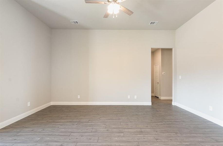 Spacious, unfurnished interior of a new home in Cole Crossing Estates, DeSoto (Image 23).