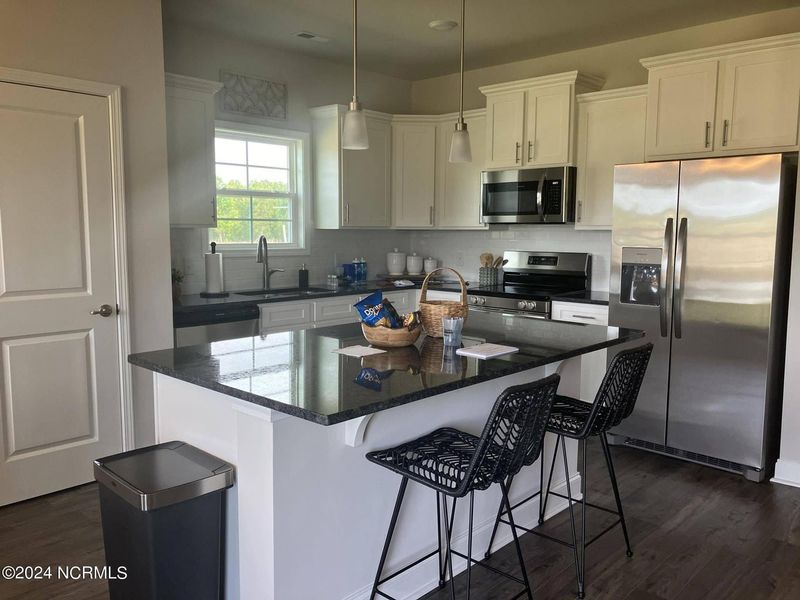 Furnished interior view inside a new home in Fairfield Harbour, New Bern (Image 4).