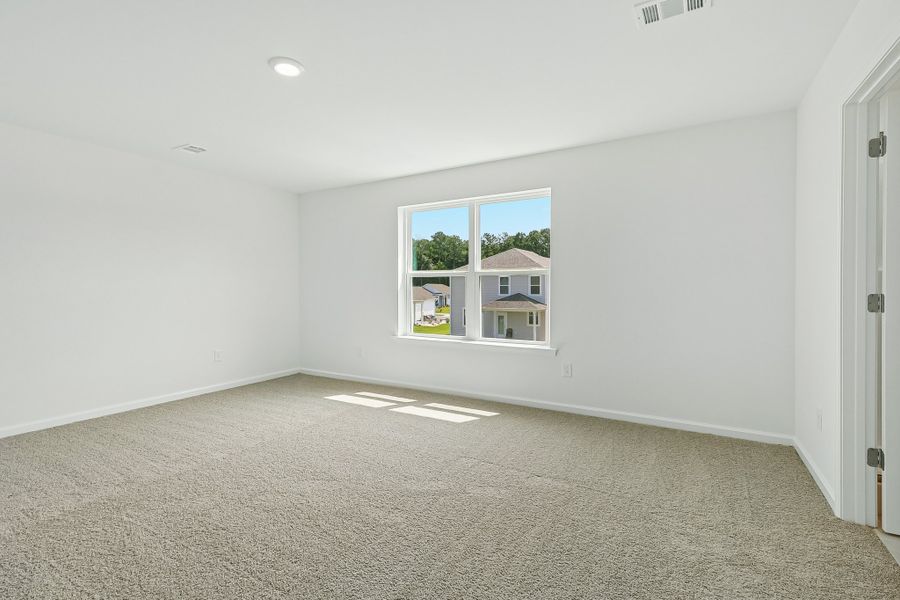 Spacious, unfurnished interior of a new home in Somerset, Myrtle Beach (Image 26).