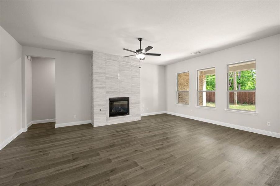 951 Richard Pittmon- Living Room-1 951 Richard Pittmon- Living Room-1