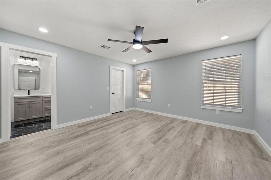 Spacious, unfurnished interior of a new home in , Waco (Image 10).