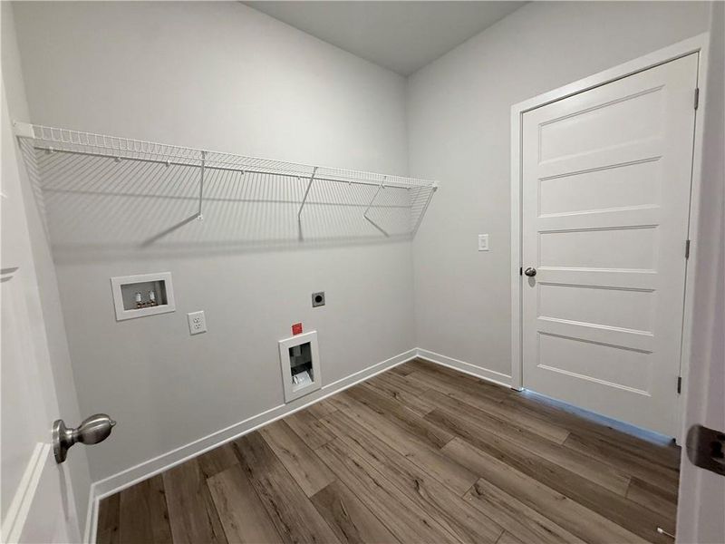 Spacious, unfurnished interior of a new home in Ponderosa Farms Reserve, Gainesville (Image 43).