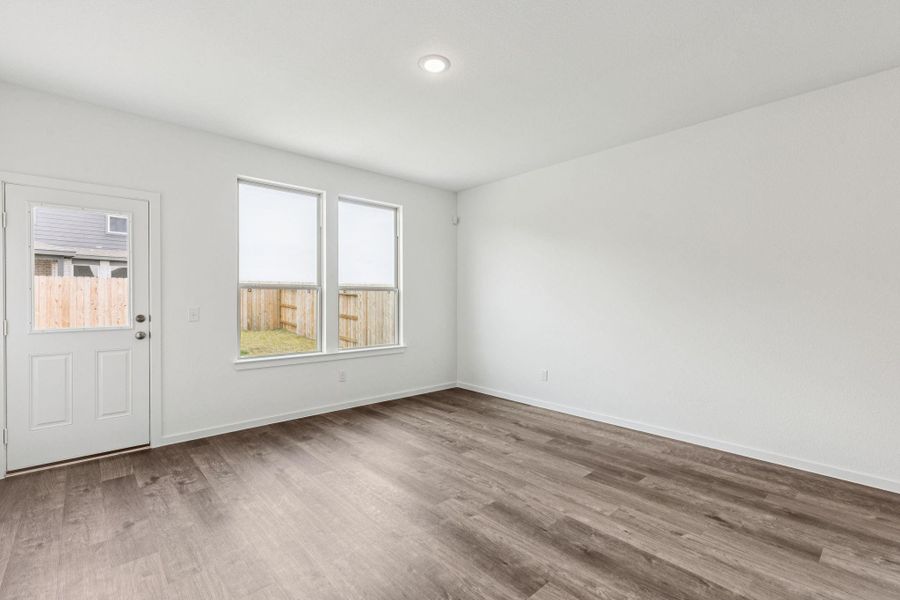 Spacious, unfurnished interior of a new home in River Ranch, Dayton (Image 23).