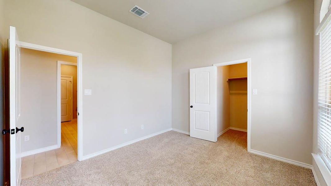 Spacious, unfurnished interior of a new home in Sterling Meadows, Salado (Image 16).