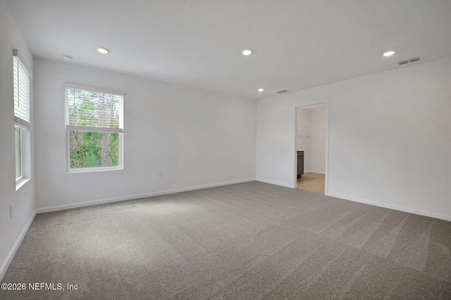 Spacious, unfurnished interior of a new home in Cedar Creek, Jacksonville (Image 21).