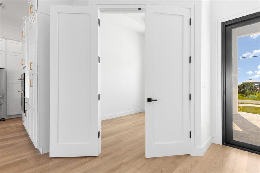 Spacious, unfurnished interior of a new home in , Port Charlotte (Image 31).