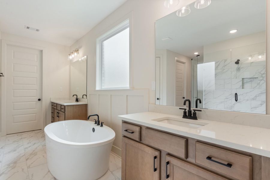Furnished interior view inside a new home in White Oak, Arlington (Image 9).