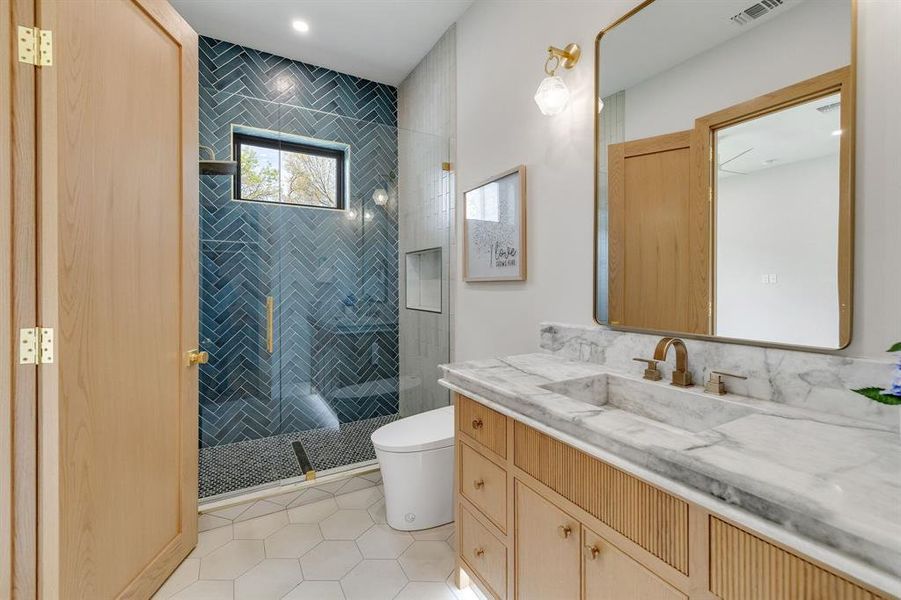 Furnished interior view inside a new home in , Dallas (Image 22).