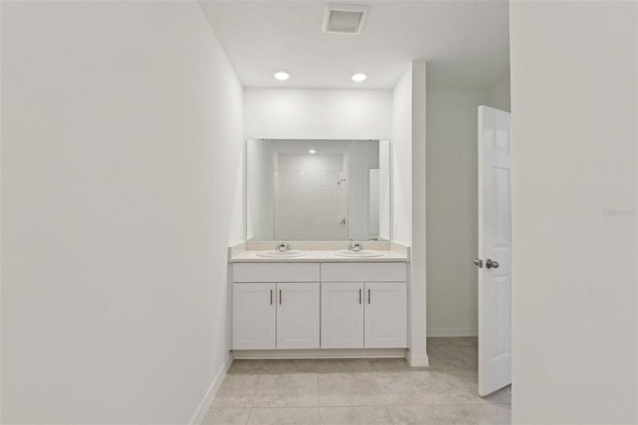 Furnished interior view inside a new home in Eden Hills, Lake Alfred (Image 5).