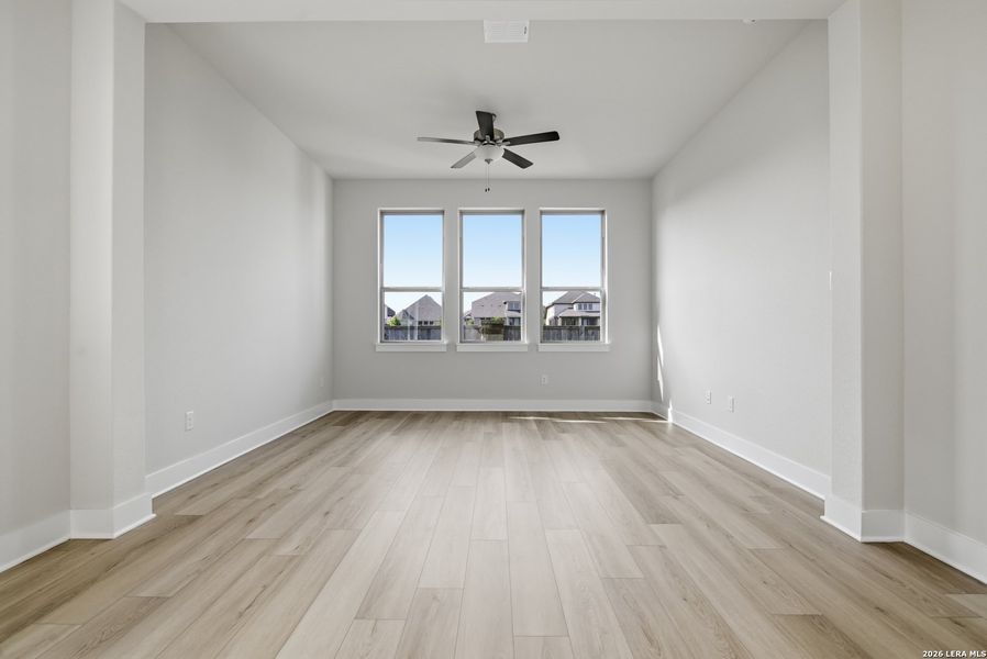 Spacious, unfurnished interior of a new home in Legacy at Lake Dunlap, New Braunfels (Image 13).