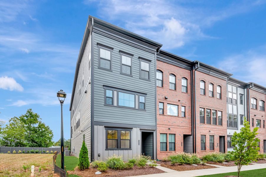 Condo located in Waxhaw, NC showcasing its design and architecture (Image 4).