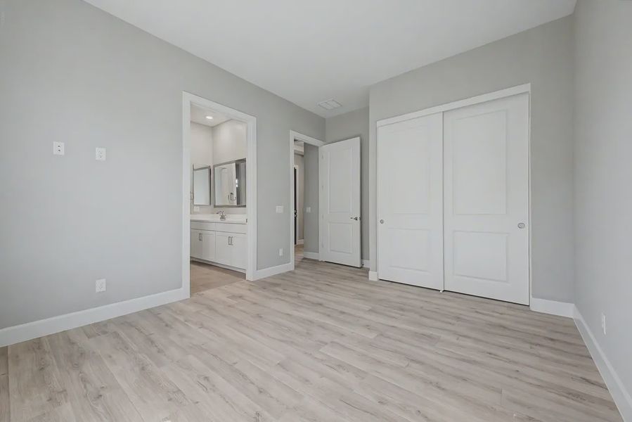 Spacious, unfurnished interior of a new home in Bellero Estates, Queen Creek (Image 29).