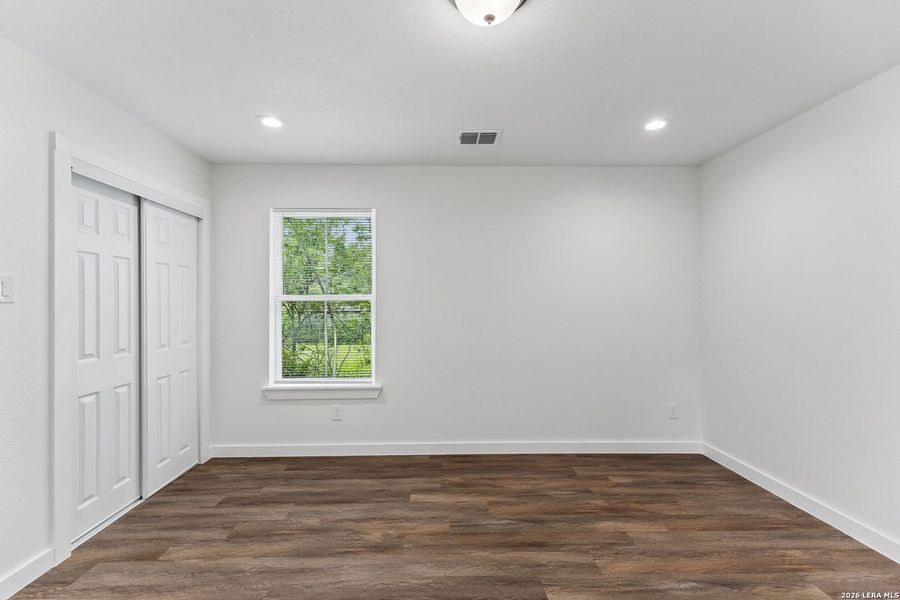 Spacious, unfurnished interior of a new home in , San Antonio (Image 29).