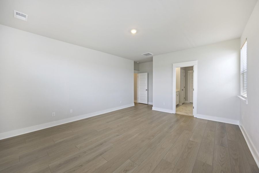 Spacious, unfurnished interior of a new home in , Summerville (Image 43).