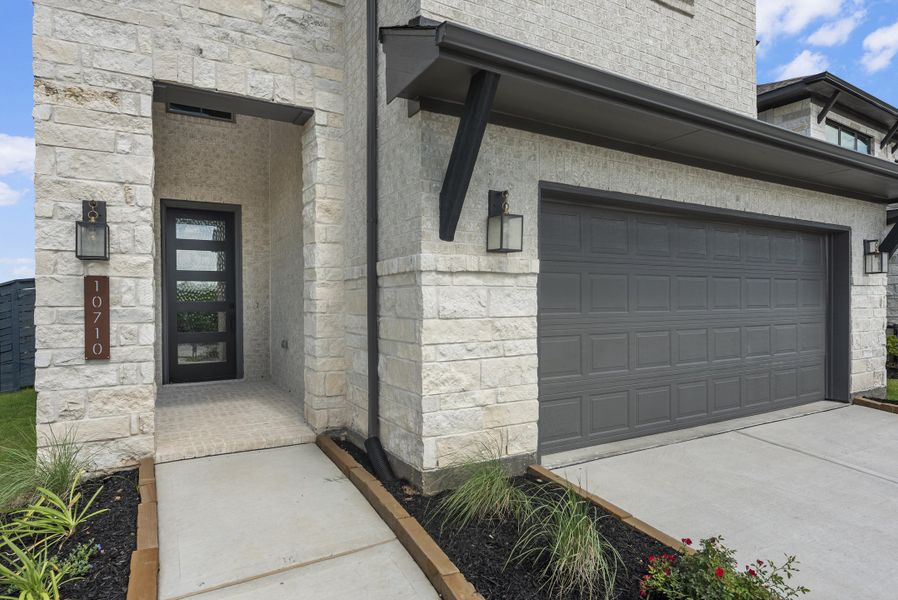 Exterior details and patio area of a home in Austin Point, Richmond (Image 3).