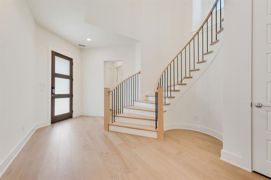 Spacious, unfurnished interior of a new home in Quail Hollow, Rockwall (Image 19).