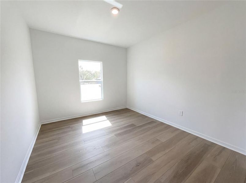 Spacious, unfurnished interior of a new home in Grand Park, Dunnellon (Image 23).