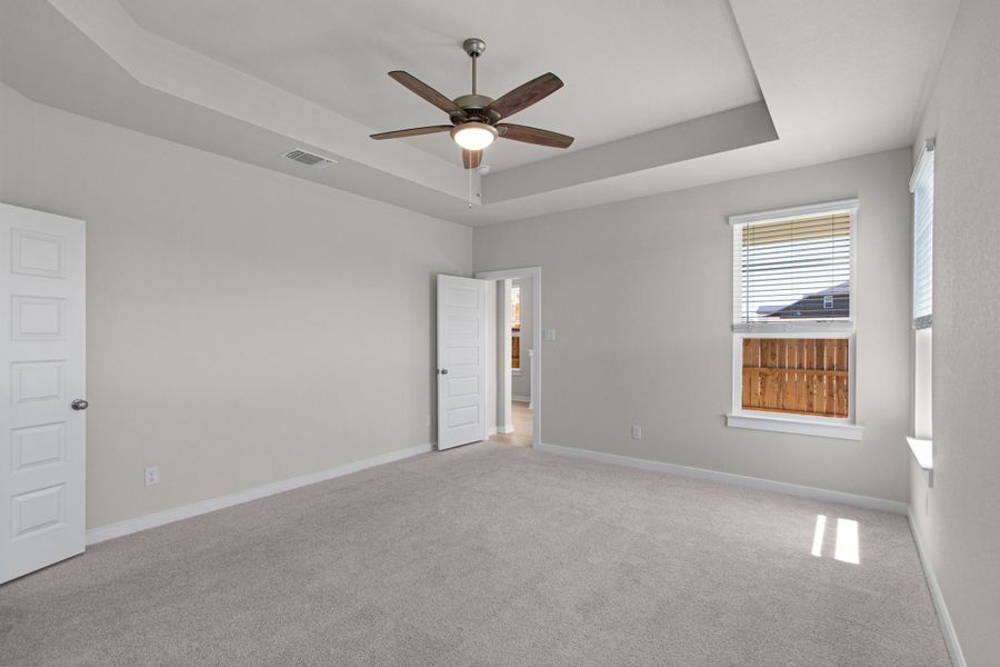 Spacious, unfurnished interior of a new home in Highland Village, Georgetown (Image 7).