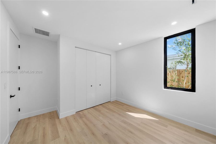 Spacious, unfurnished interior of a new home in , Miami (Image 18).