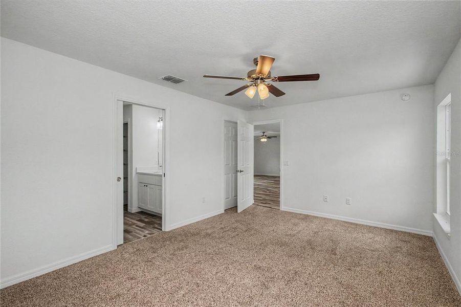 Spacious, unfurnished interior of a new home in , Ocala (Image 18).