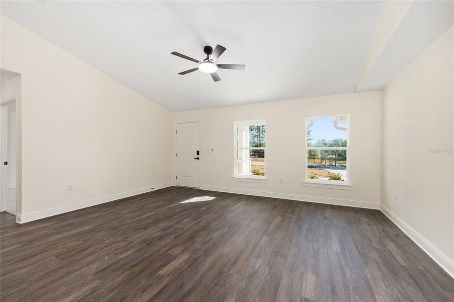 Spacious, unfurnished interior of a new home in , Dunnellon (Image 17).