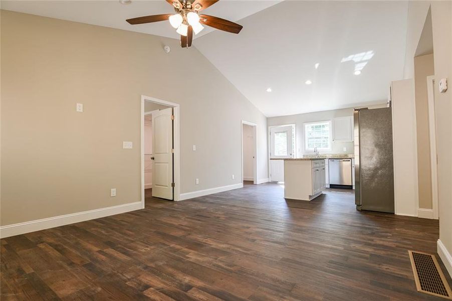 Spacious, unfurnished interior of a new home in , Dahlonega (Image 12).