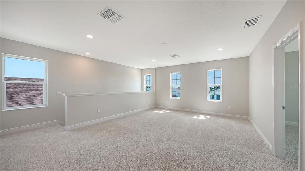 Spacious, unfurnished interior of a new home in Canoe Creek, Parrish (Image 29).