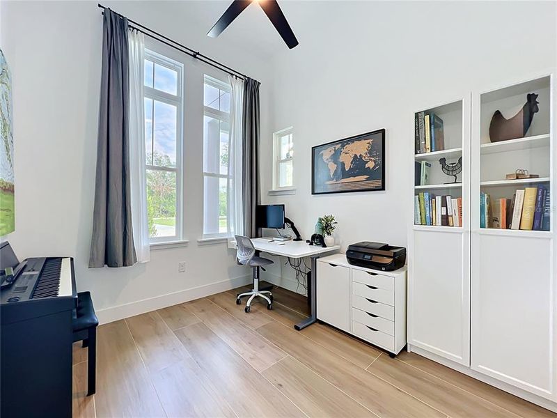 Furnished interior view inside a new home in , Orlando (Image 17).