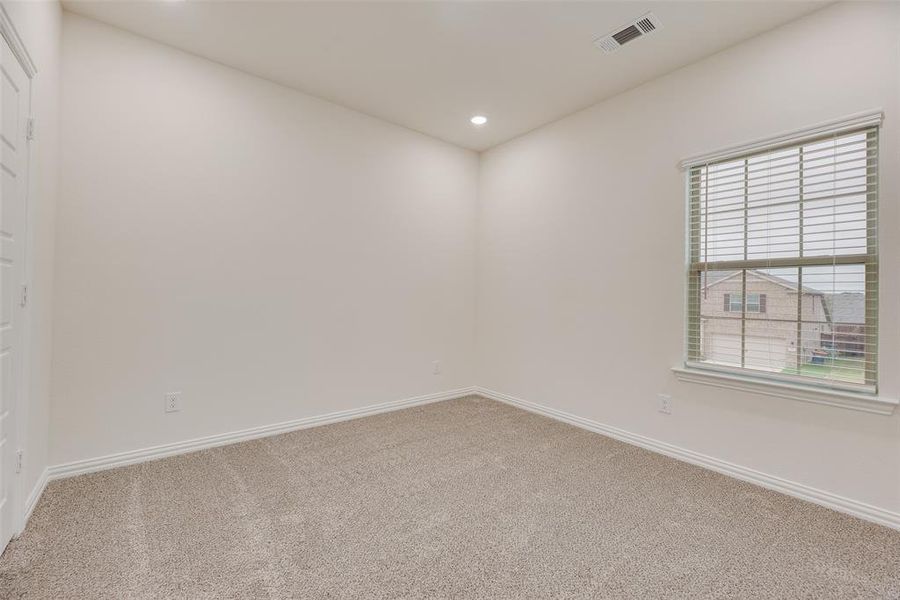 Spacious, unfurnished interior of a new home in Villages of Hurricane Creek, Anna (Image 26).