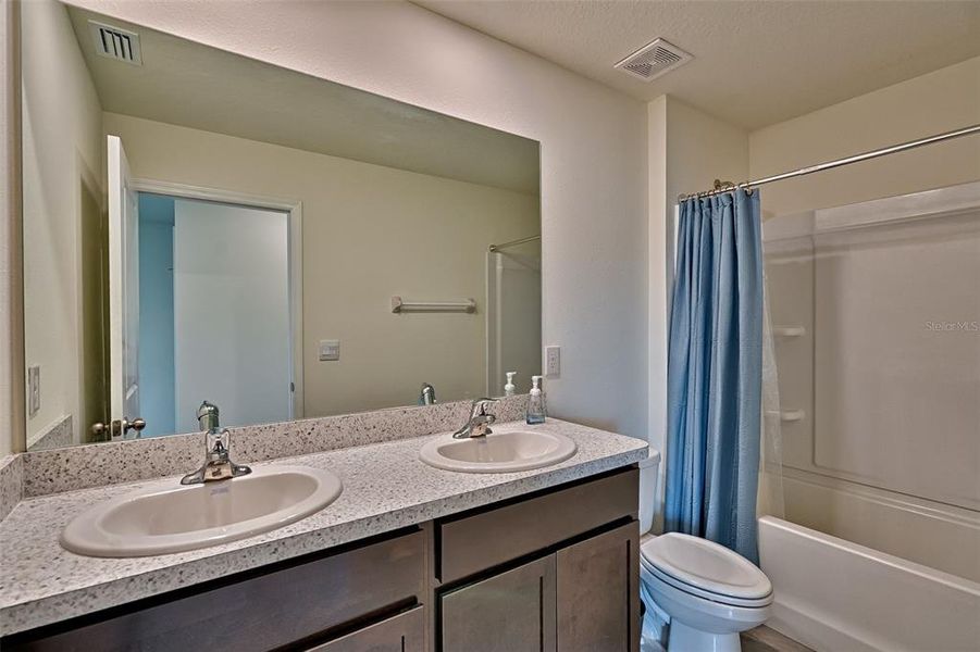 Furnished interior view inside a new home in Avalon Woods, Newberry (Image 13). Furnished interior view inside a new home in Avalon Woods, Newberry (Image 13).