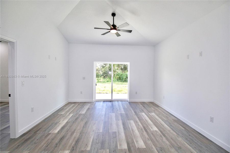 Spacious, unfurnished interior of a new home in , Lake Placid (Image 21).