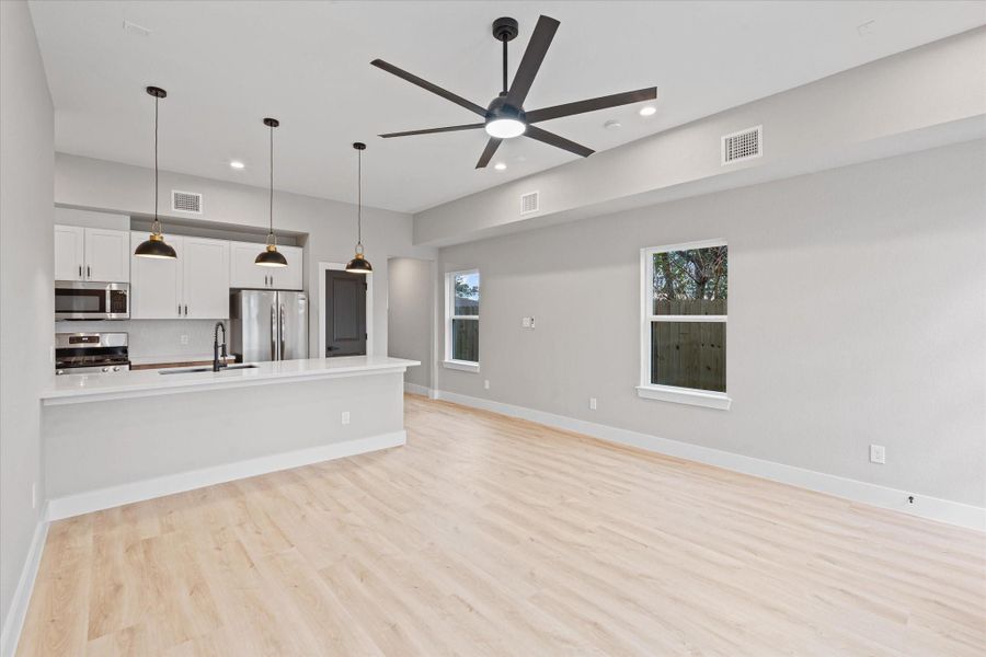 Spacious, unfurnished interior of a new home in , Houston (Image 17).