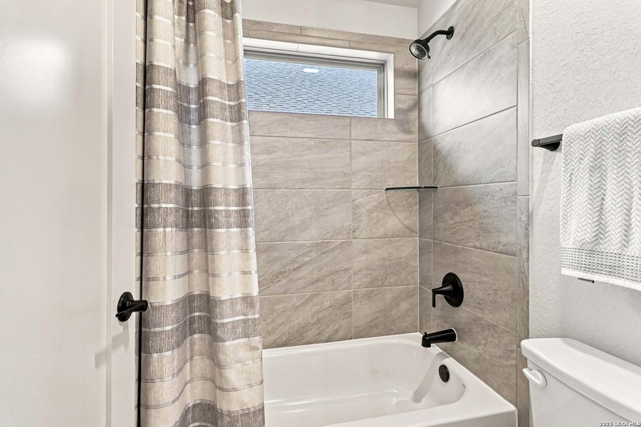 Furnished interior view inside a new home in Ventana - 60', Bulverde (Image 27).