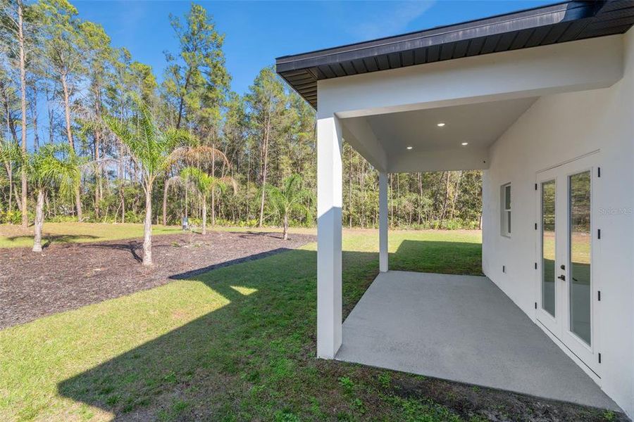 Exterior details and patio area of a home in , Eustis (Image 3).