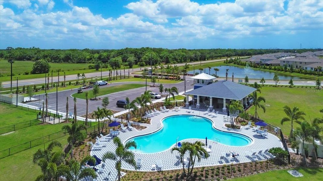 Community amenities in Bella Lago, Parrish (Image 32).