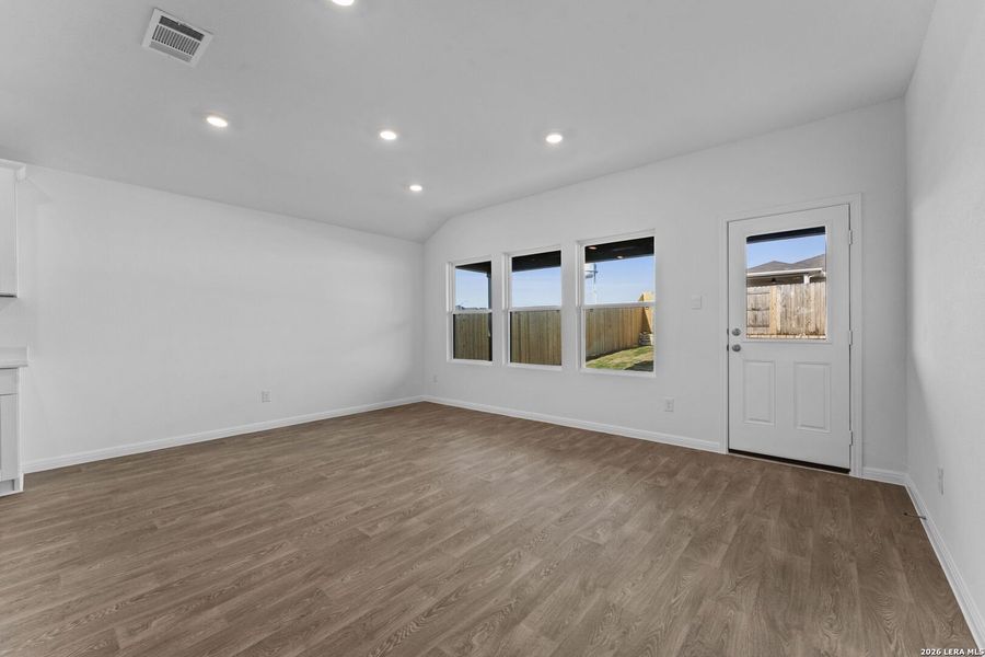 Spacious, unfurnished interior of a new home in Paramount, Kyle (Image 22).