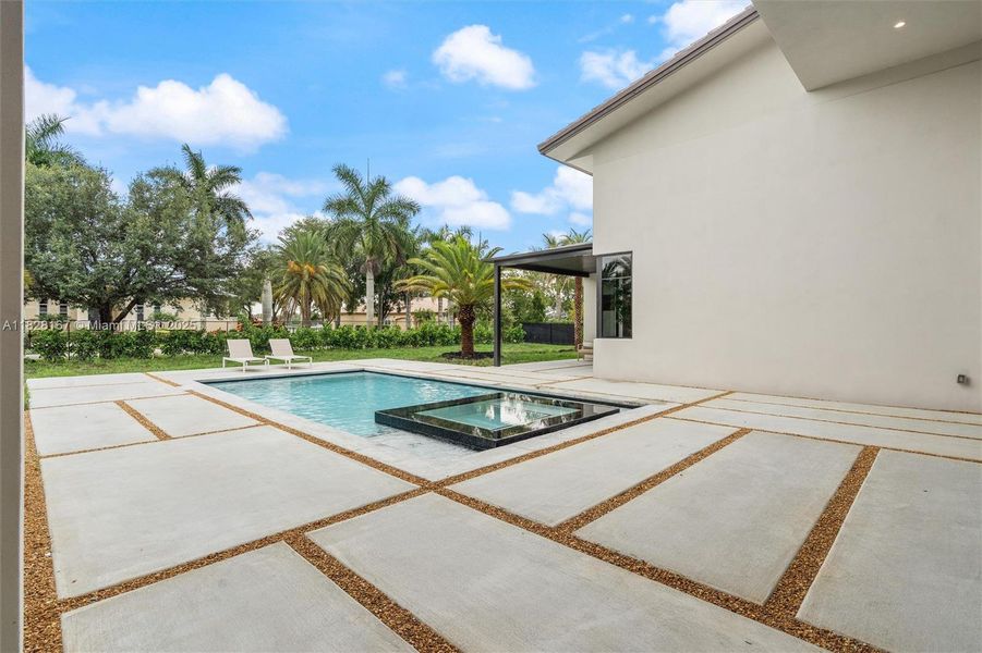 Exterior details and patio area of a home in , Davie (Image 32).