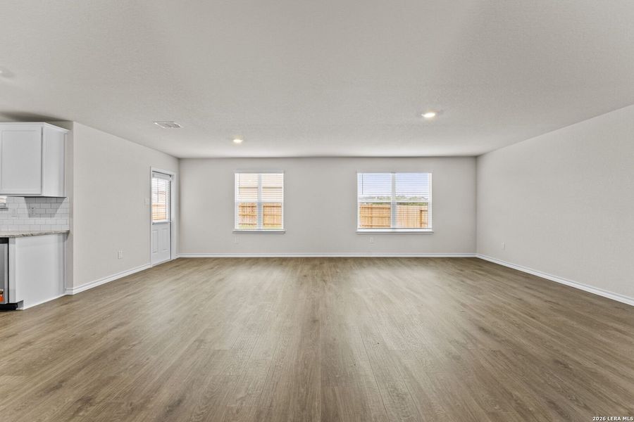 Spacious, unfurnished interior of a new home in Laurel Vistas, San Antonio (Image 28).