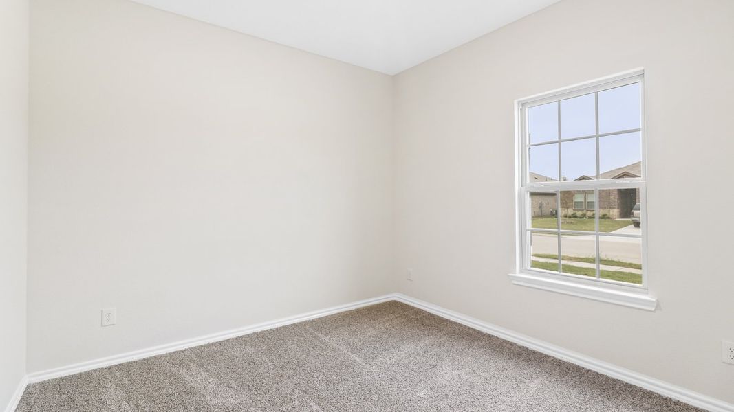Spacious, unfurnished interior of a new home in Saddlebrook, Waxahachie (Image 14).
