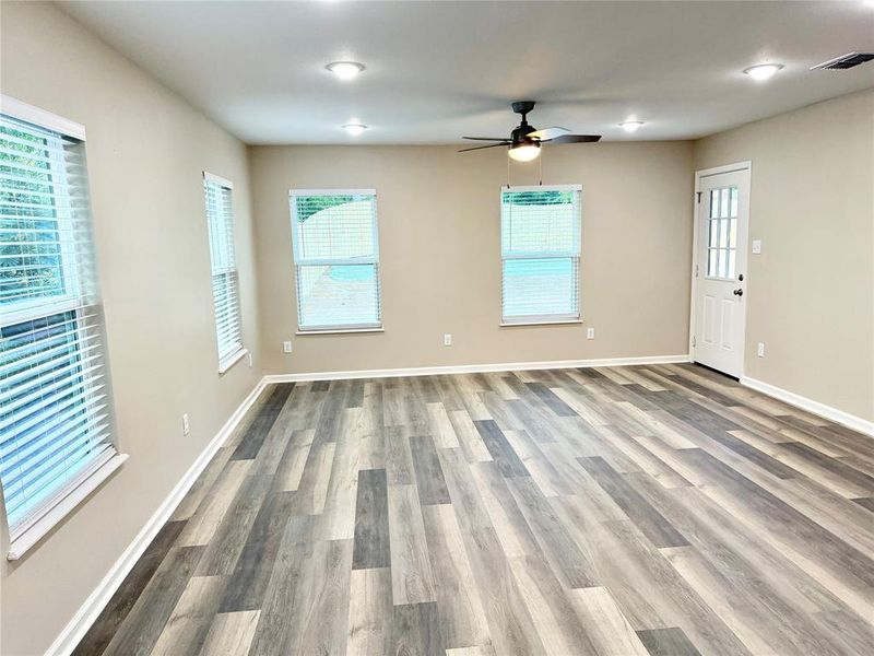 Spacious, unfurnished interior of a new home in , Gladewater (Image 15).