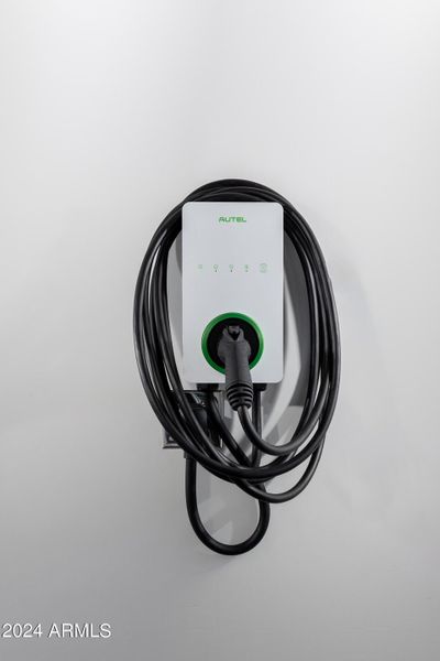 E-V CAR CHARGER