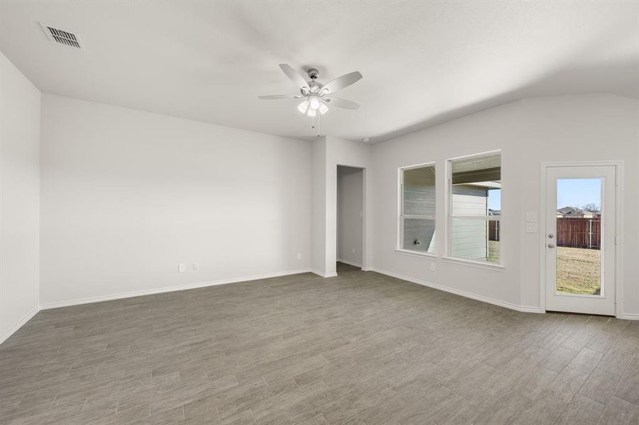 504 Diamond- Living Room-1 504 Diamond- Living Room-1