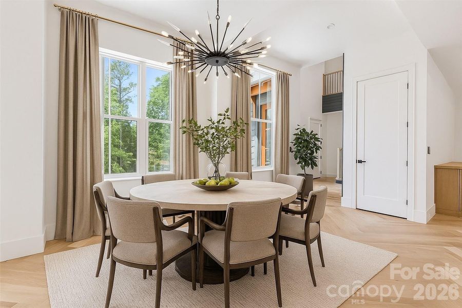 Virtually staged Dining