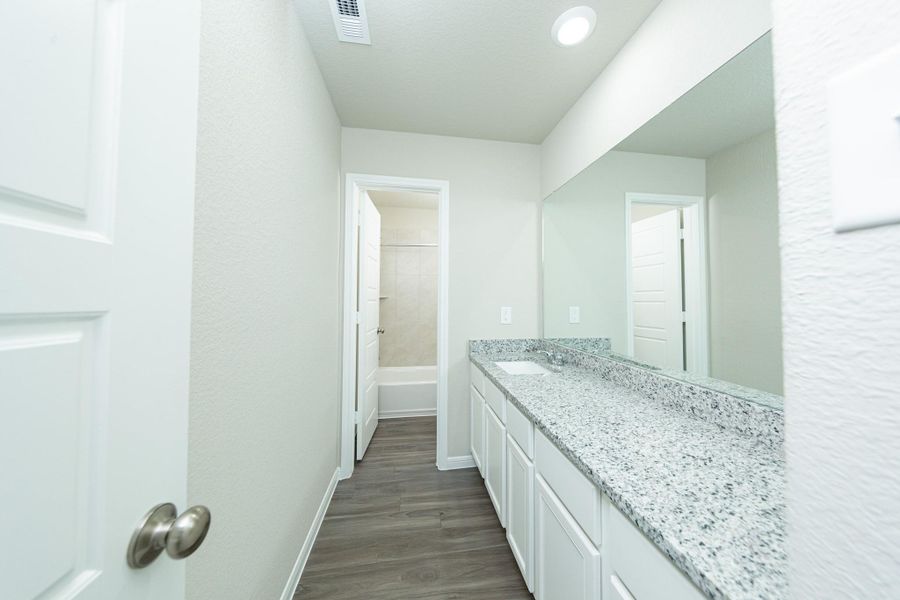 Furnished interior view inside a new home in Mackenzie Creek, Conroe (Image 6).