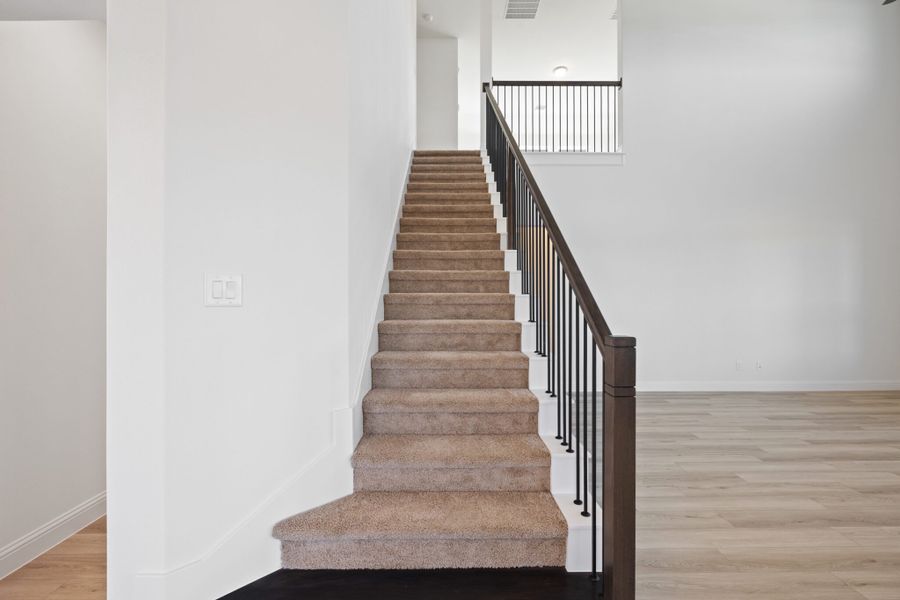 Spacious, unfurnished interior of a new home in Edgewater, Fate (Image 38).