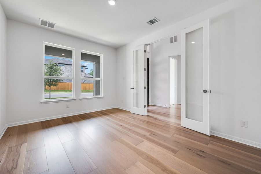 Spacious, unfurnished interior of a new home in Santa Rita Ranch, Liberty Hill (Image 12).