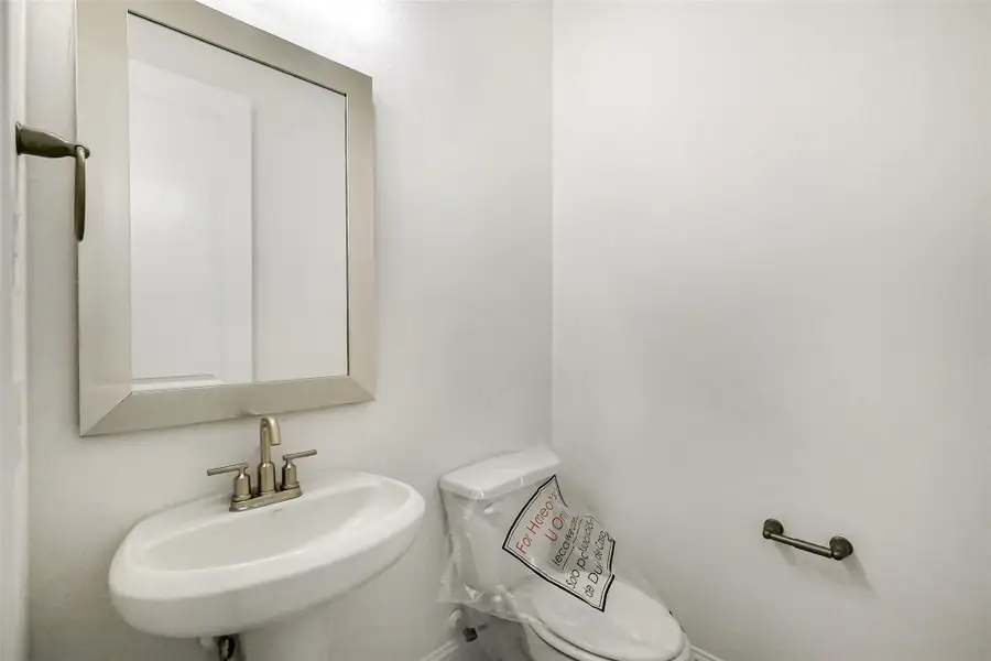 Furnished interior view inside a new home in Evergreen 70', Conroe (Image 5).