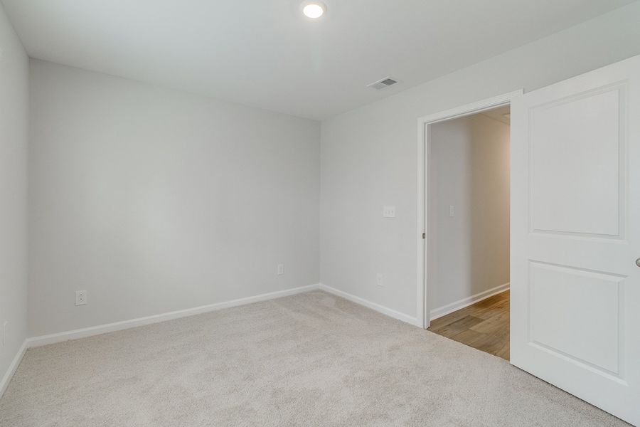 Spacious, unfurnished interior of a new home in Ellington, Elgin (Image 36).